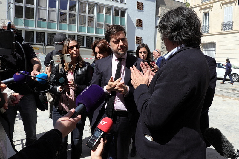 Benoît Payan sur le chantier de la future école des abeilles de Marseille ©Robert Poulain