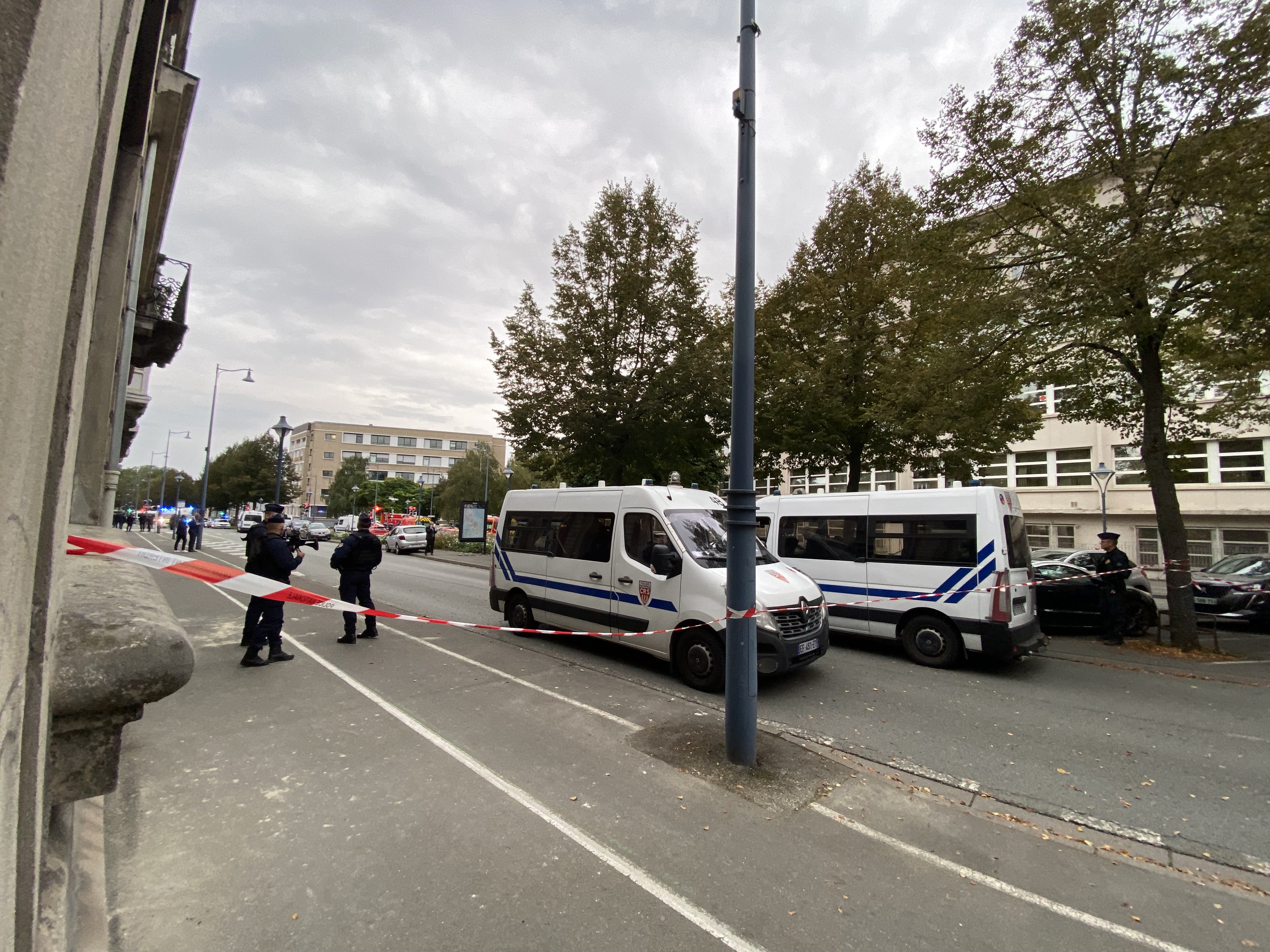 Devant le lycée Gambetta d'Arras