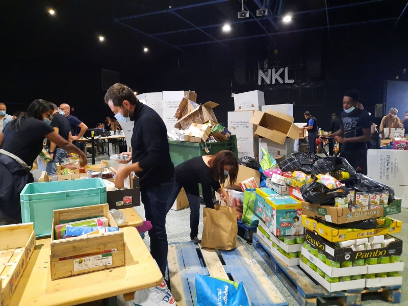 Pendant ce temps, dans le palais Nikaia, un tri est organis&Atilde;&copy; pour classer les produits par cat&Atilde;&copy;gorie.