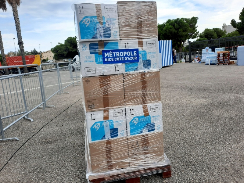 Les palettes attendent pour partir dans les vall&Atilde;&copy;es