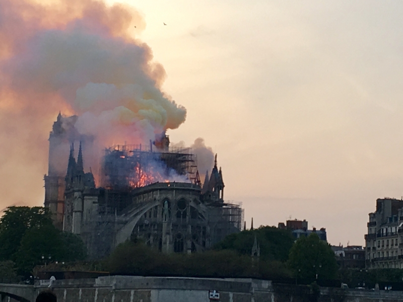 Wikimedia Commons - Notre-Dame de Paris en proie aux flammes le 15 avril 2019.