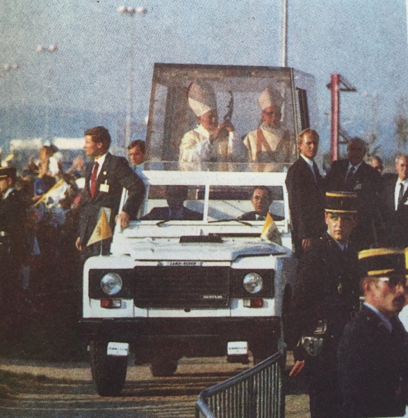 jp2-papamobile.jpg